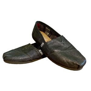 NWOT - TOMS Women’s Alpargatas in Charcoal Gray Metallic - Size 6